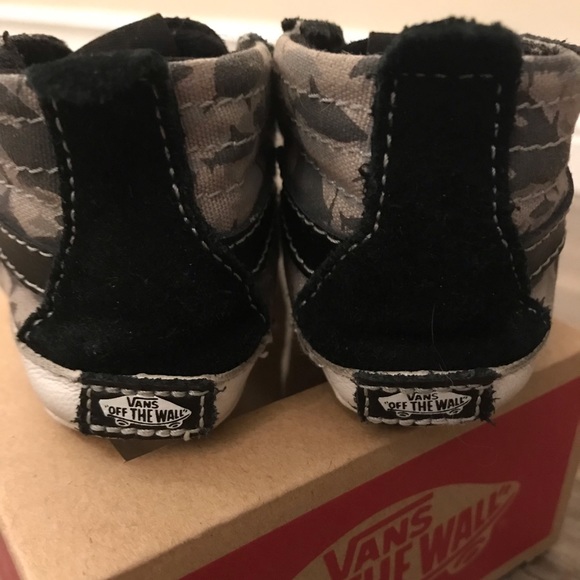 VANS Infant Reef Sharks SK8-HI Crib Shoes - Picture 4 of 8